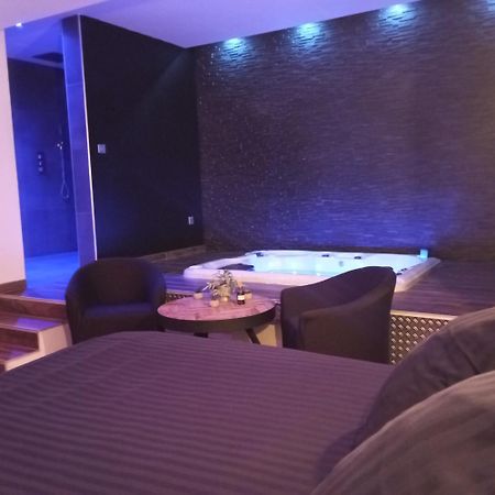 chambre romantique avec spa privatif Ferriere-la-Grande Extérieur photo