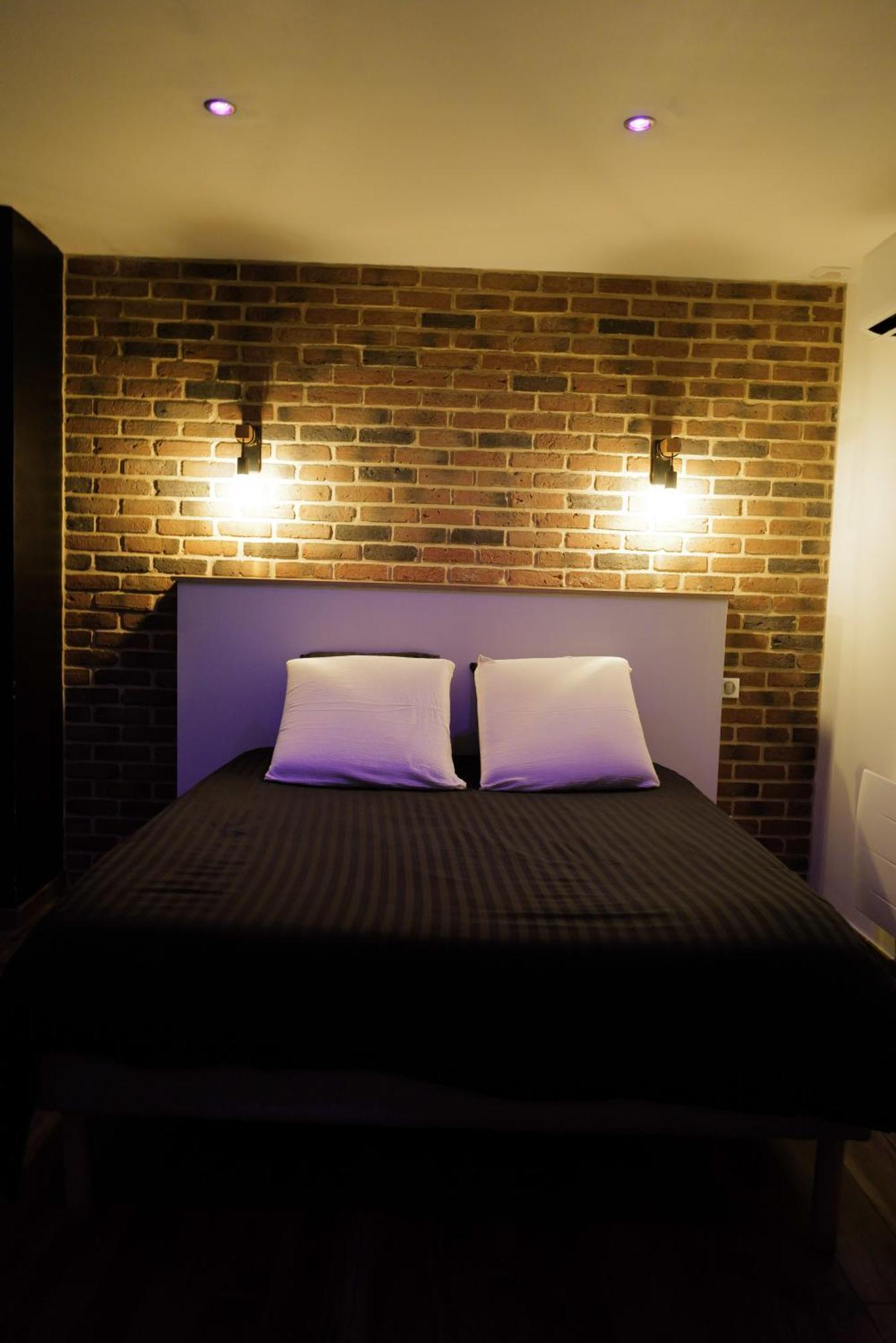 chambre romantique avec spa privatif Ferriere-la-Grande Extérieur photo