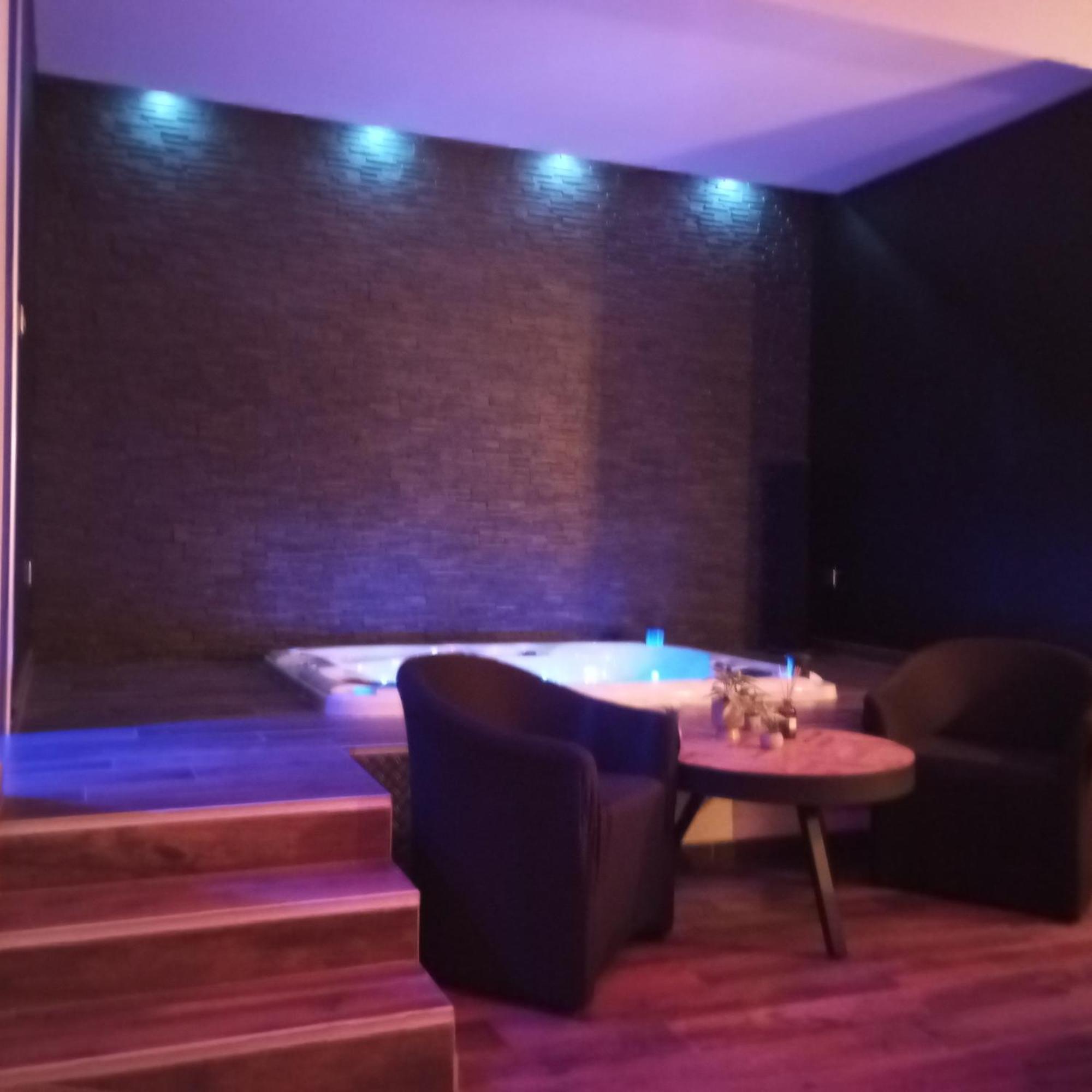 chambre romantique avec spa privatif Ferriere-la-Grande Extérieur photo