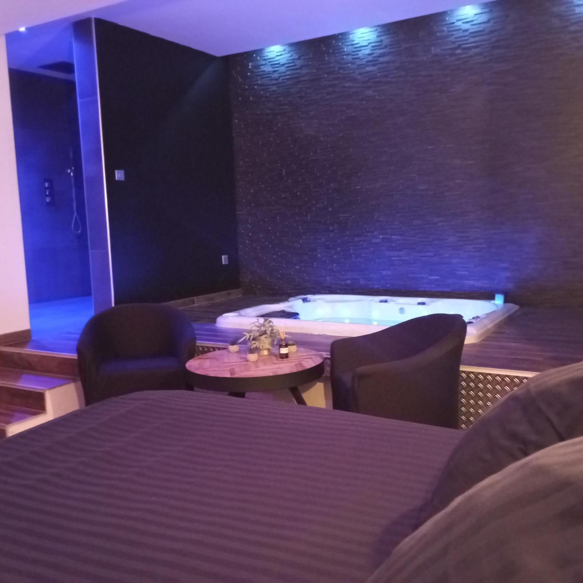 chambre romantique avec spa privatif Ferriere-la-Grande Extérieur photo
