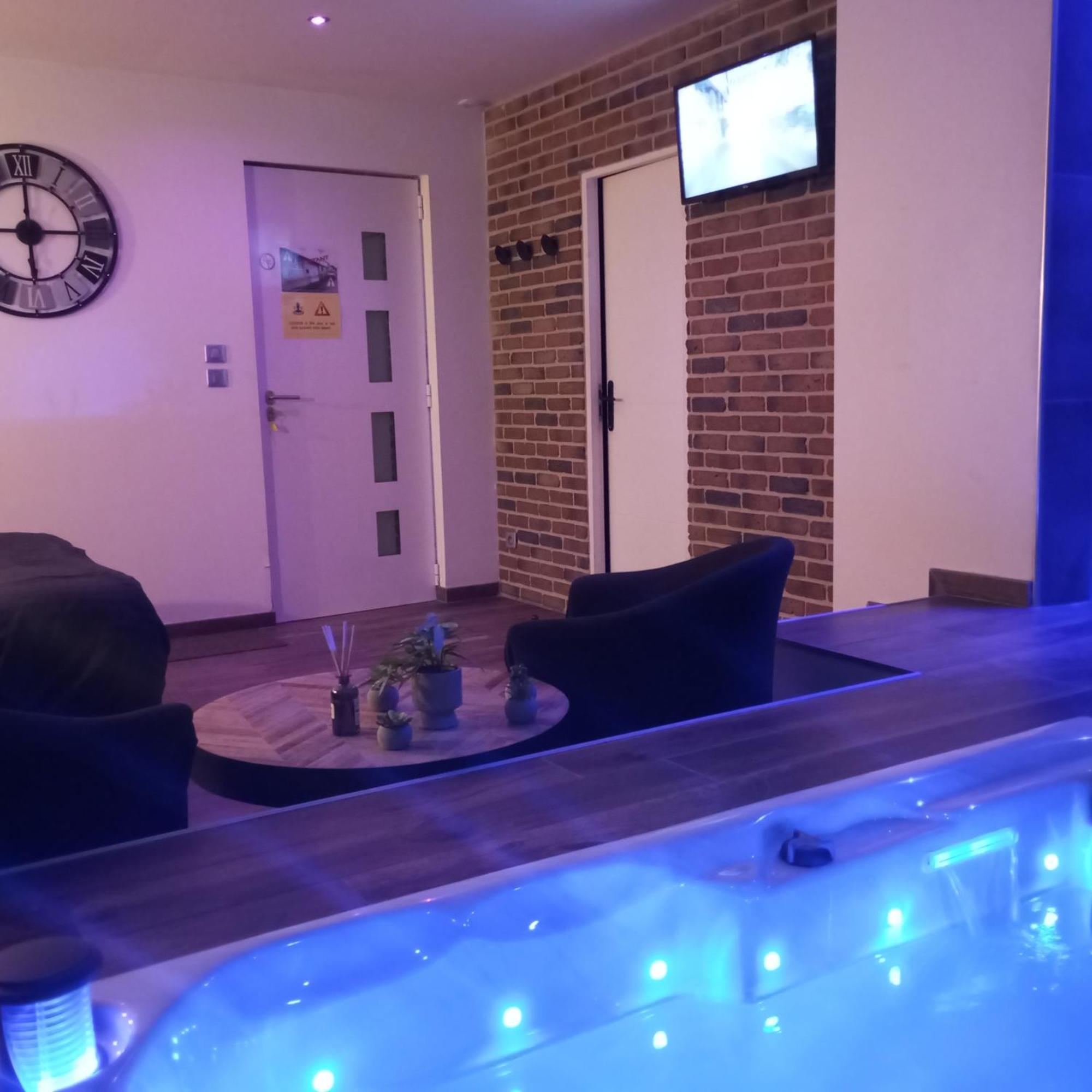 chambre romantique avec spa privatif Ferriere-la-Grande Extérieur photo